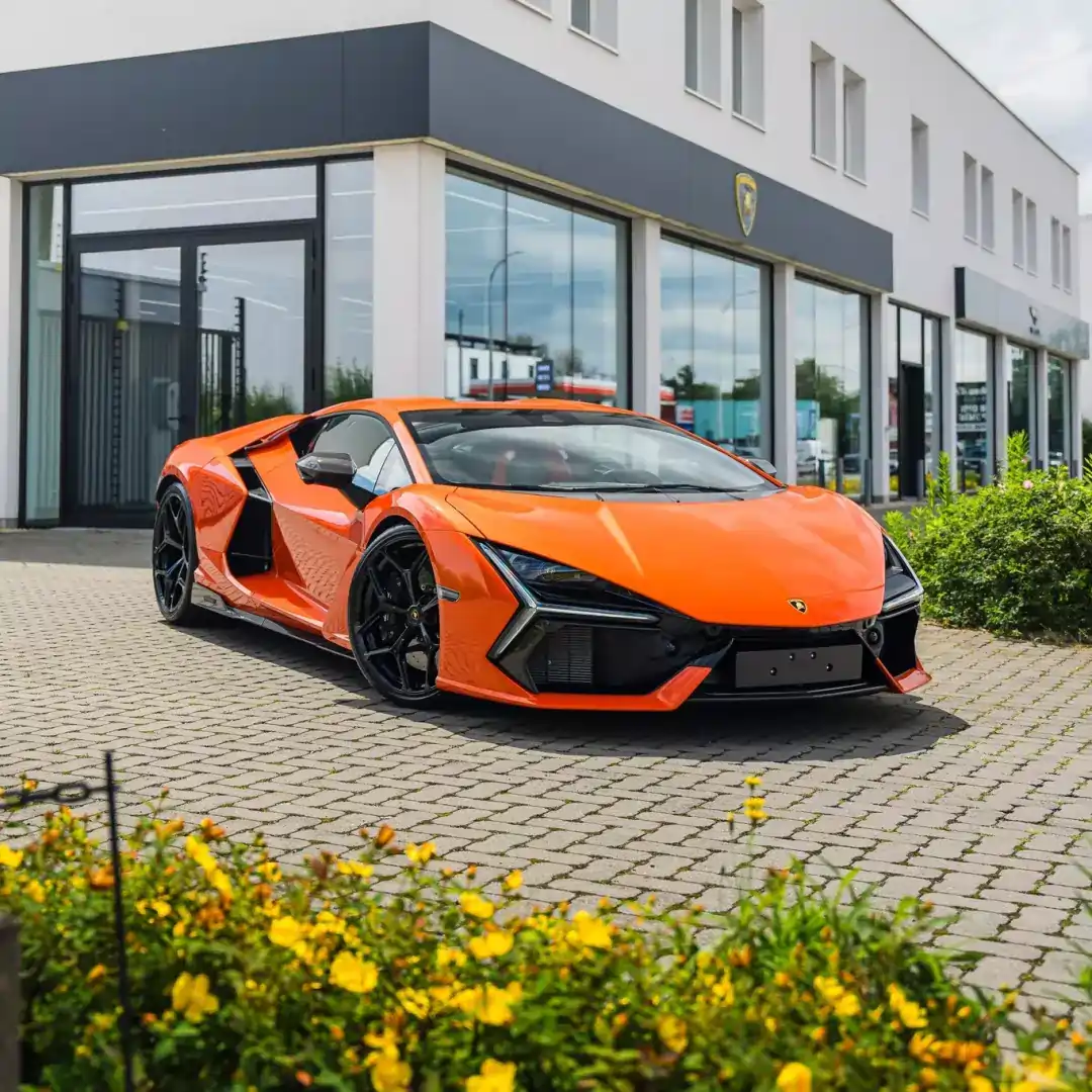 Lamborghini Revuelto Lamborghini Revuelto tyre service in dubai