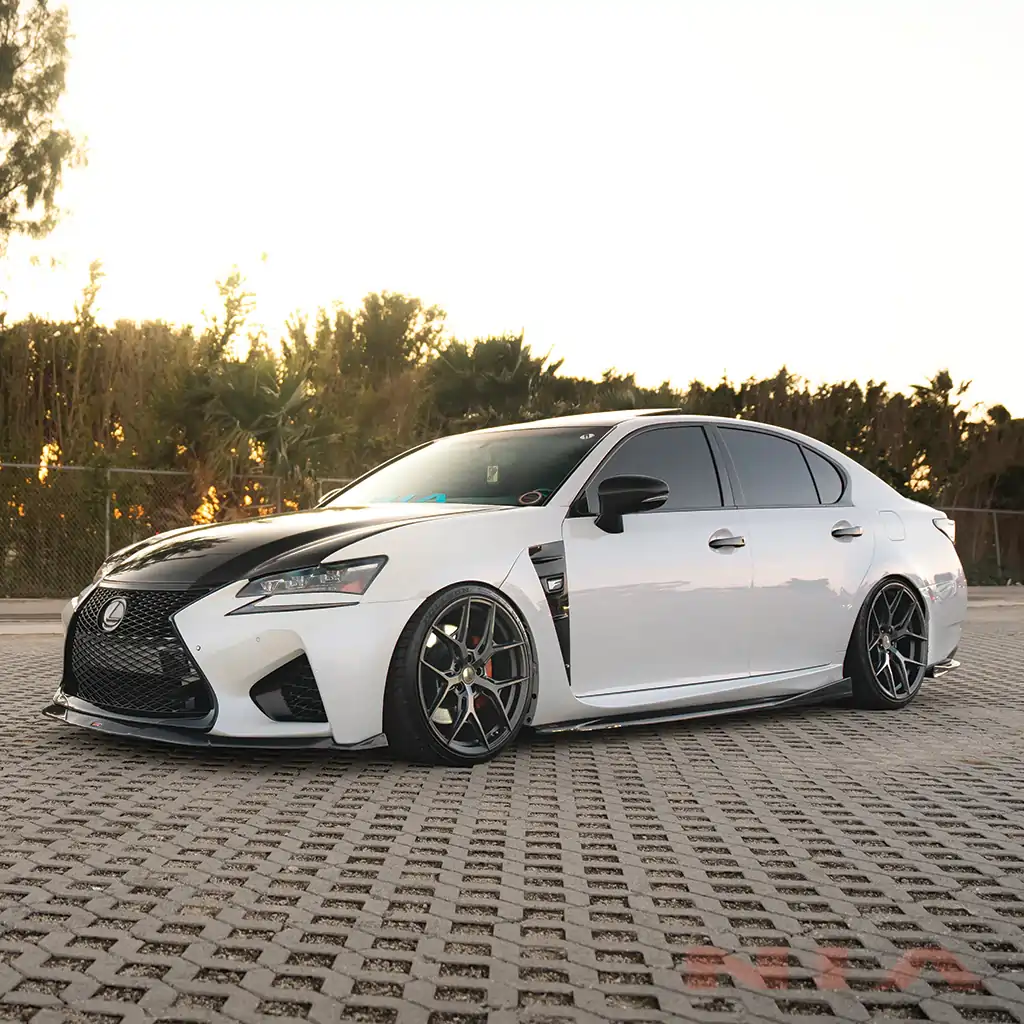 Lexus GS Lexus GS tyre service in dubai