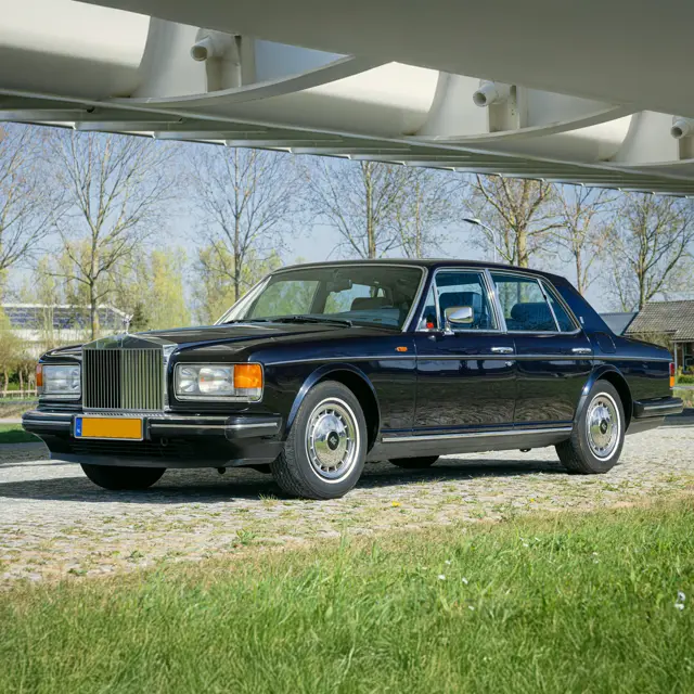 Rolls-Royce Silver Spirit tyre service in dubai